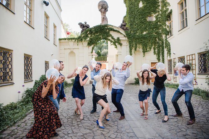 Bachelorette Photo Tour in Prague - Personalizing the Photoshoot