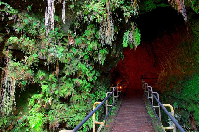 Big Island Half-Day Tour With Lunch - Rainbow Falls and Black Sand Beach