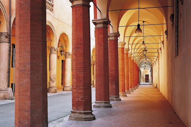 Bologna Private Walking Tour 2H - The Sum Up