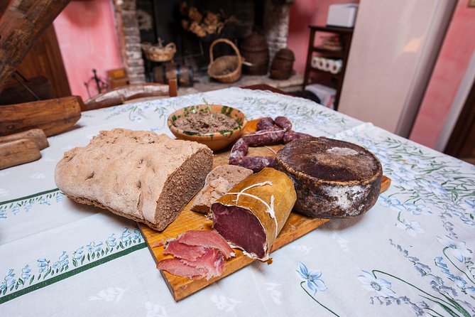 Cesarine: Market Tour & Typical Dining at a Locals Home in Siena - Main Course Options