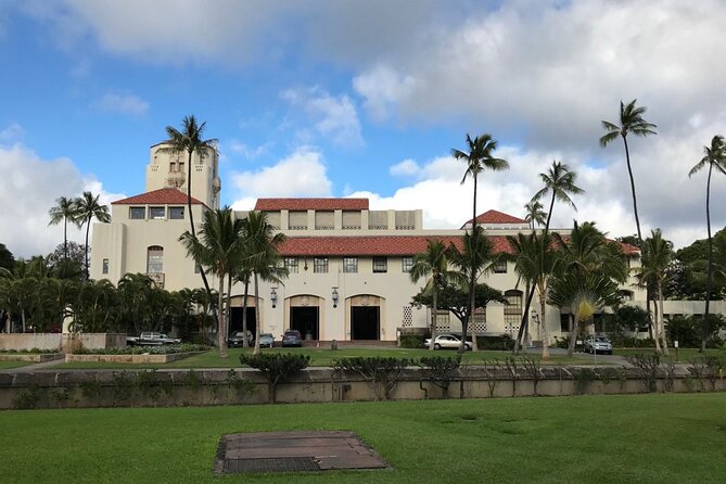 Charms of Honolulu Walking Tour for Couples - Capture Perfect Moments Together