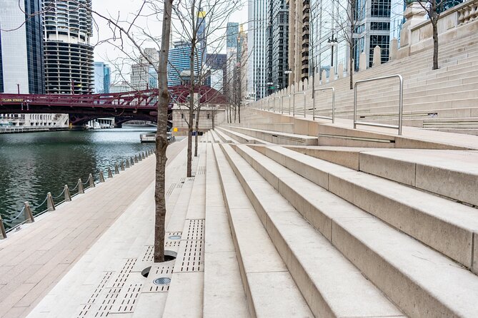 Chicago's Dark Side Self-Guided Tour Review - Suitability and Accessibility