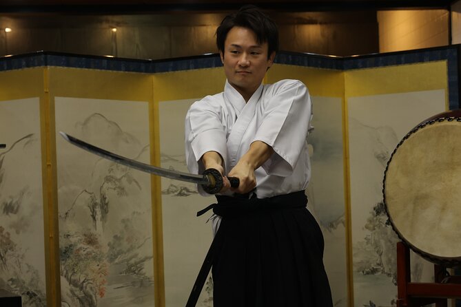Cutting With Samurai Sword & Shooting With Armor Near Osakacastle - Preparing for the Experience