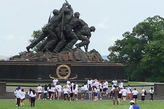 DC Monuments & Memorials Guided Minibus City Tour - Understanding the Significance of the Landmarks