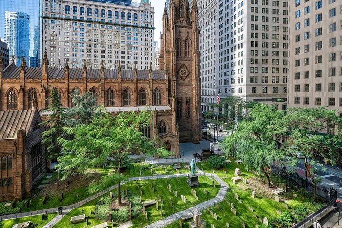 Death in New York Evening Tour Review - Accessibility and Requirements