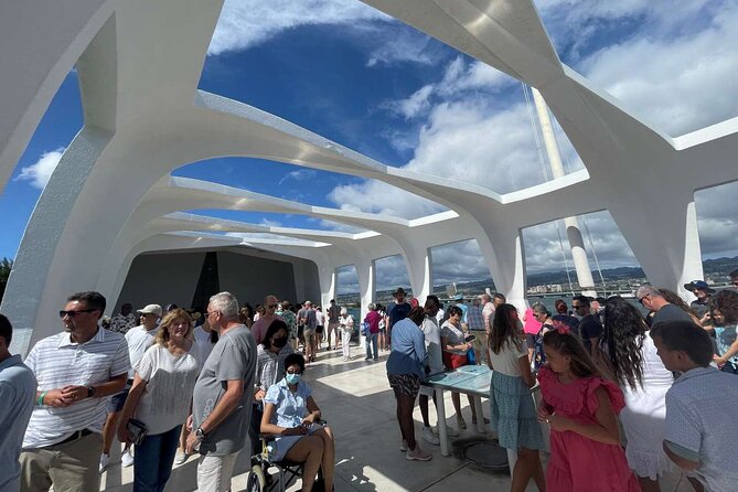 Deluxe Pearl Harbor and Famous Waikiki Beach Tour From Kona - Inclusions and Amenities
