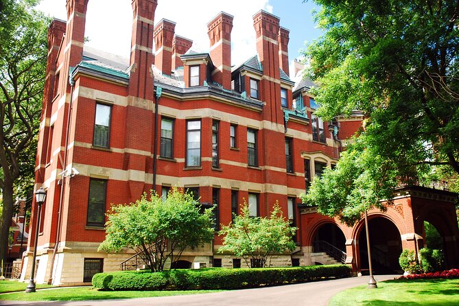 Echoes of Elegance: Chicago's Architectural Splendors - A Guided Experience Through the City