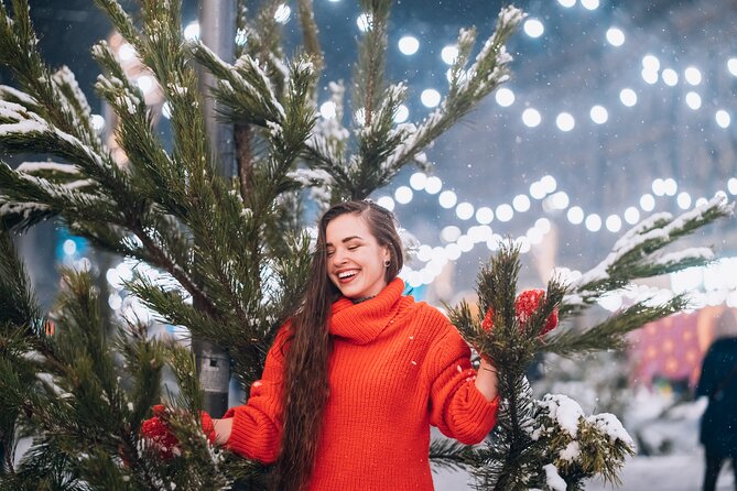 Festive Los Angeles: A Christmas Walking Tour Review - Festive Atmosphere in Los Angeles