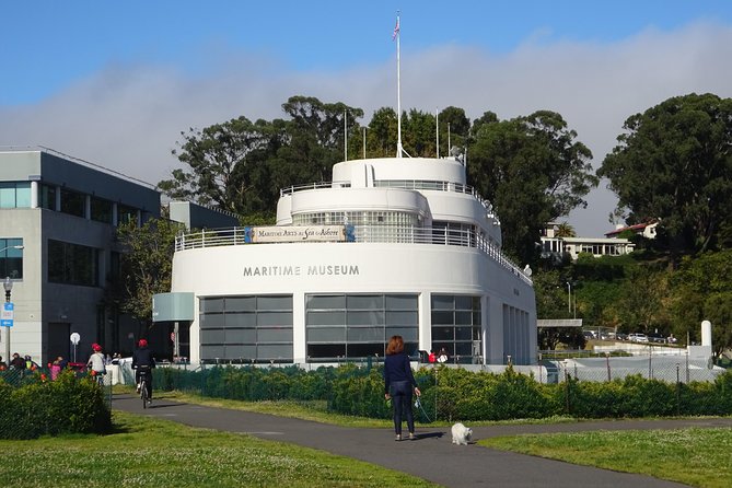 Fishermans Wharf Self-Guided Walking Tour and Hunt - Navigating the Terrain