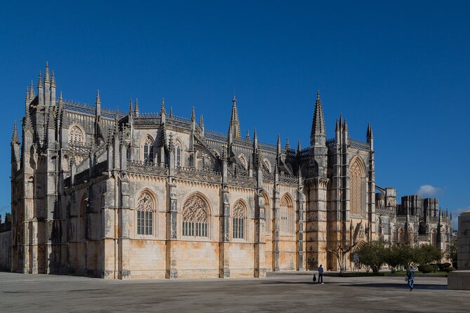 From Lisbon: Fátima, Batalha, Nazaré & Óbidos Full-Day Private Tour - Destination: Fátima