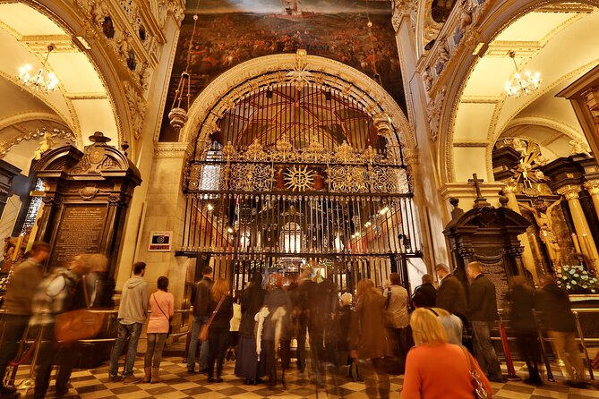 Full-Day Pilgrimage to the Black Madonna From Krakow - Pilgrimage Experience
