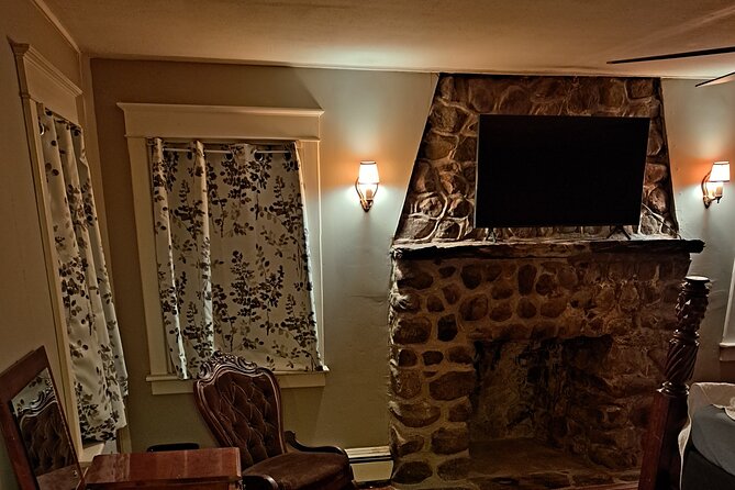 Full Paranormal Investigation at Night in a Gettysburg Estate - Historical Significance of Gettysburg
