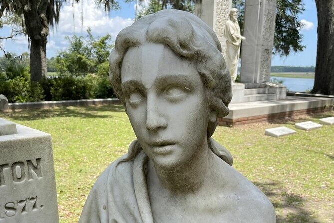 Garden District Celebrities Cemeteries Mansions and Mysteries Walking Tour - Health and Safety