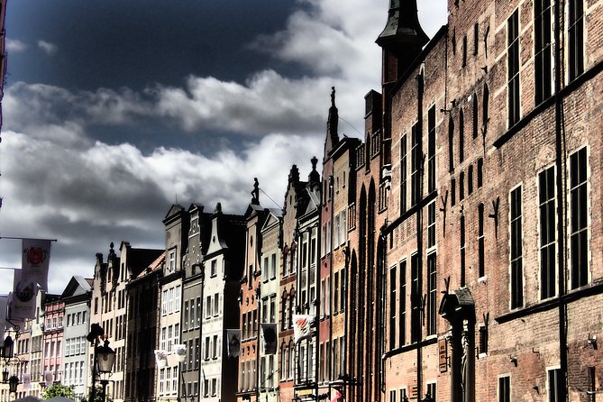 Gdansk Old Town Highlights: Explore the Best on Foot - Explore the Gdansk Crane: A Symbol of the City
