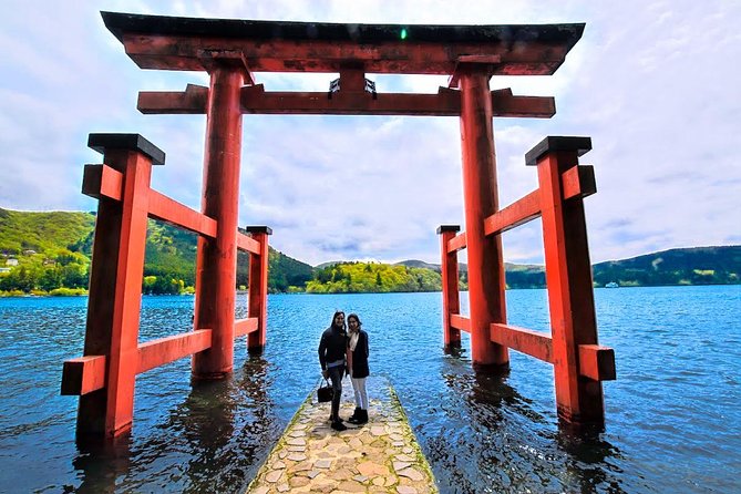 Gotemba Outlet Mall Plus Lake Kawaguchi or Hakone Tour by Chartered Van - Visiting Lake Kawaguchi or Hakone
