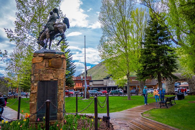 Grand Teton, Yellowstone, and Glacier National Parks 8-Day Tour - Transportation and Pickup Information