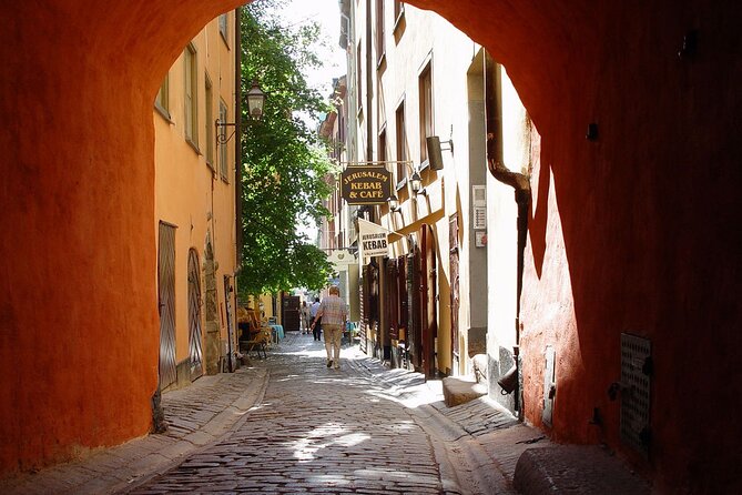 Guided Walking Tour: Stockholm Old Town (English or German) - Participant Experience