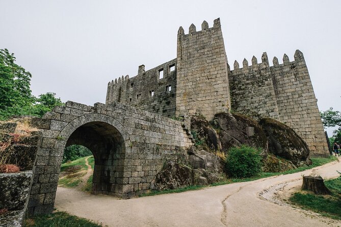 Guimarães Old Town Private Walking Tour - Local Treats and Refreshments