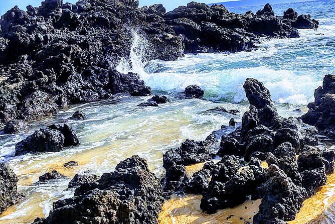 Halfway to Hana Private Tour Maui BlackBeach Waterfalls Turtles - Wailua Overlook and Pua A Kaa Waterfalls