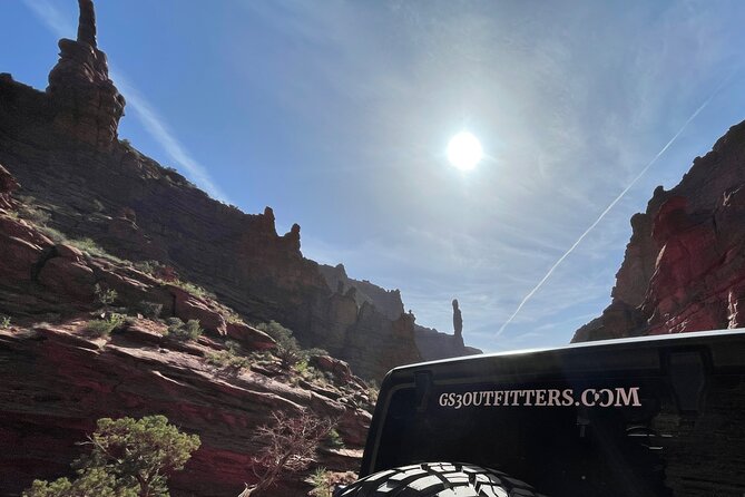 Hell's Revenge Private 4x4 Guided Jeep Experience in Moab - Customizable Group Sizes and Pickup Options