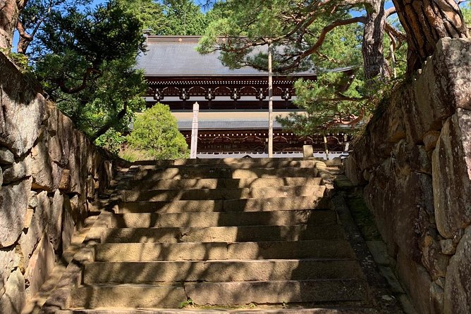 Higashiyama Walking Course in Takayama City Guide (About 70 Min) - Recommended Attire and Footwear