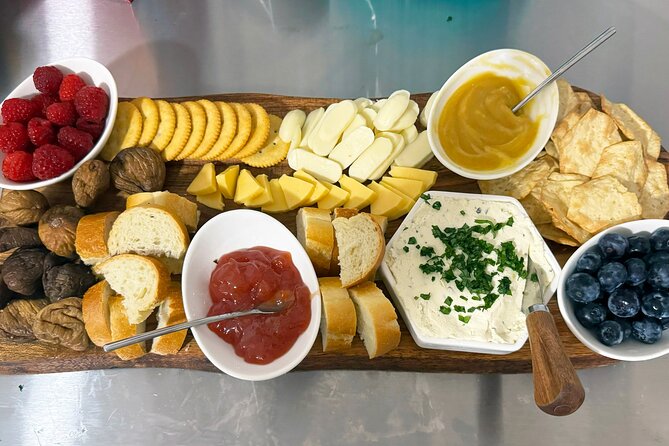 Honey Flight & Bites: The Best Honey Tasting in Hawaii - Whats Included in the Tasting Experience
