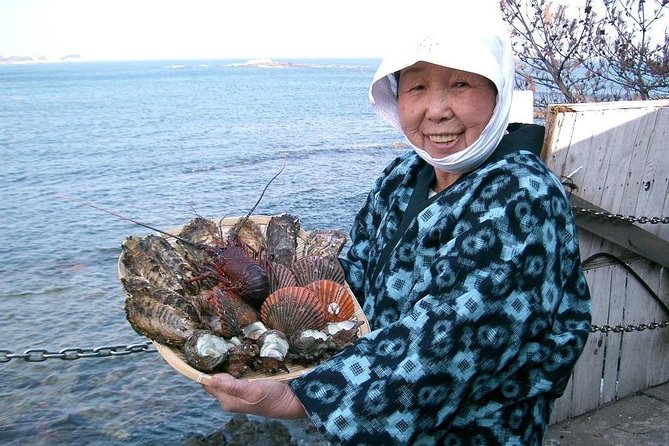 Interacting With Real AMA Divers in a Traditional AMA Hut (Ama Hut HACHIMAN)