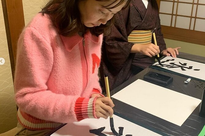 Japanese Calligraphy in 100 Years Old Townhouse Kyoto Ninenzaka - Maximum Participants