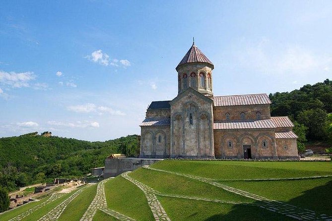 Kakheti Tour: Signagi + Bodbe Monastery + Gurgeniani Waterfall - Tour Accessibility