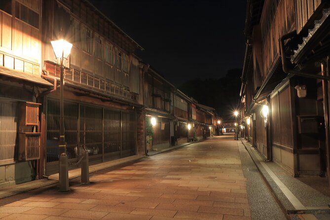 Kanazawa Private Night Photoshoot by Professional Photographer - Capturing Kanazawas Enchanting Scenery