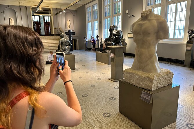 Kid-Friendly Victoria & Albert Museum and Kensington Gardens Tour - Navigating the V&A With Children