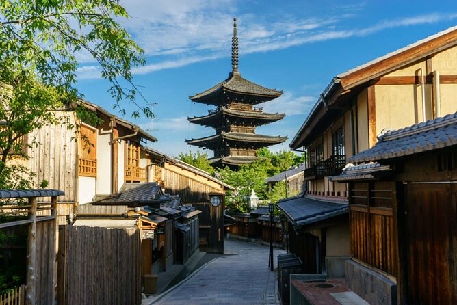 Kyoto's Higashiyama: Tradition, Art & Religion Tour - Exploring the Charming Streets of Higashiyama