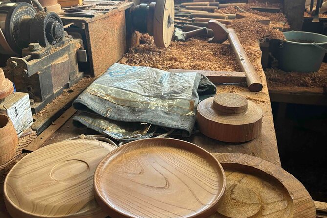 Lacquer Polishing Create Unique Japanese Tableware - Customizing Your Japanese Tableware
