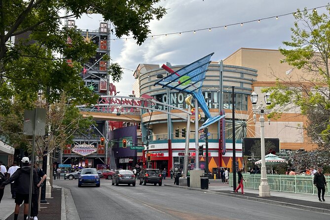 Las Vegas Fremont East Food Tour Review - Sampling the Fremont East Cuisine