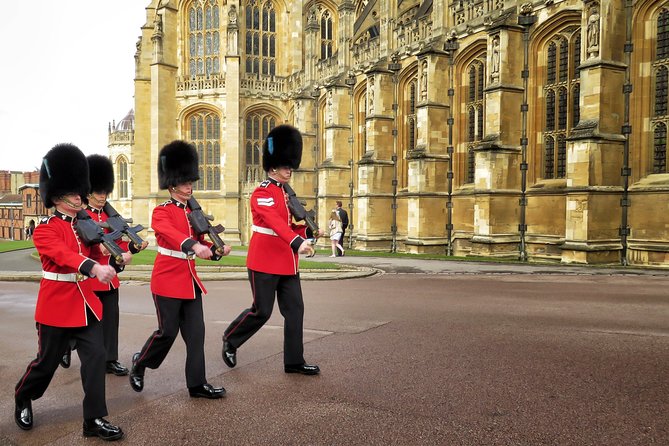 Layover Royal Windsor Private Tour From London Heathrow Airport - Personalized Round-Trip Service