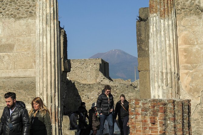 Magical Christmas Tour Around Pompeii - Guided Tour Through Highlights