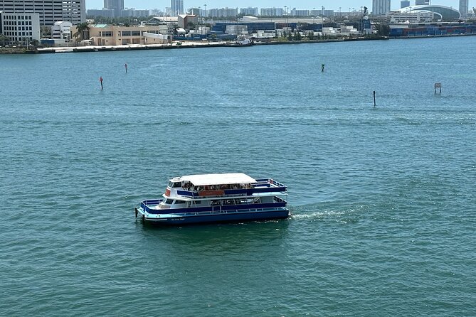 Miami: Biscayne Bay Star Island Sightseeing Cruise+Miami Skyline - Onboard Amenities and Services