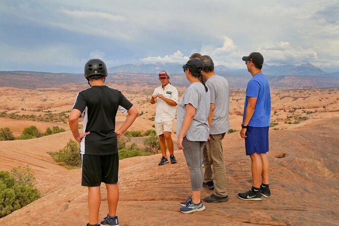 Moab Private 4x4 Tour On Hells Revenge - Group Size and Seating
