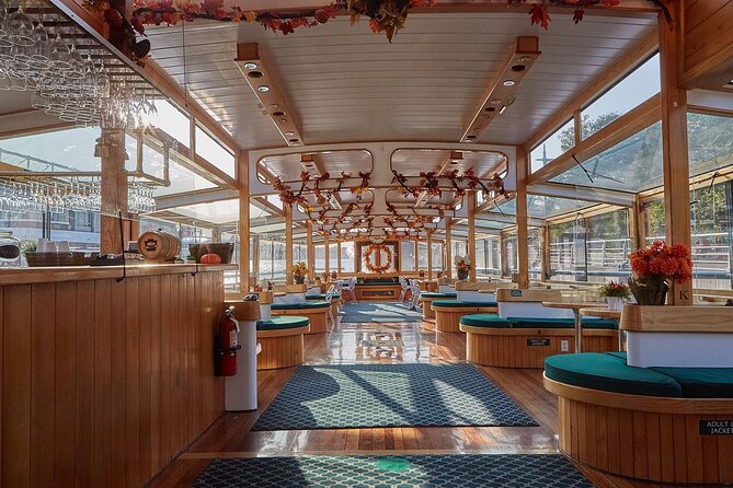 New York Afternoon Fall Foliage Cruise With Lunch - Meeting and Accessibility