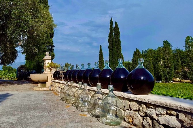 Nice Private Tour With Wine Tasting in Three Wine Estates - Exploring the Old Town