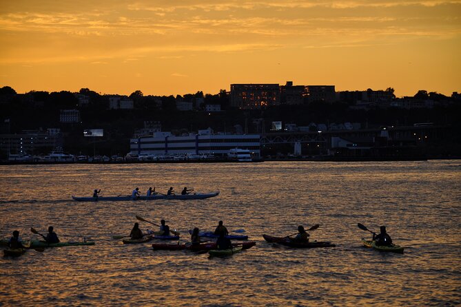 Night Kayaking in Manhattan - Exploring Manhattans Skyline by Kayak