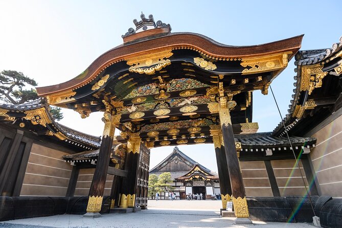 Nijo Castle Samurai Culture Experience With a Fun Expert Guide - Enjoying the Refreshments and Break
