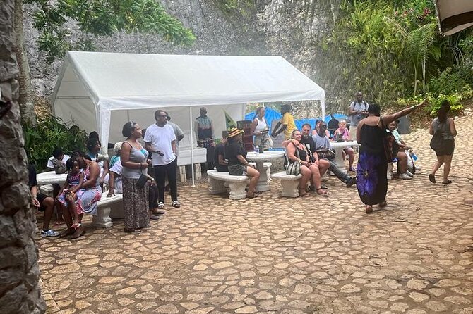 Nine Mile Reggae & History Guided Tour to Bob Marleys Birthplace - Bob Marleys Mausoleum and Birthplace