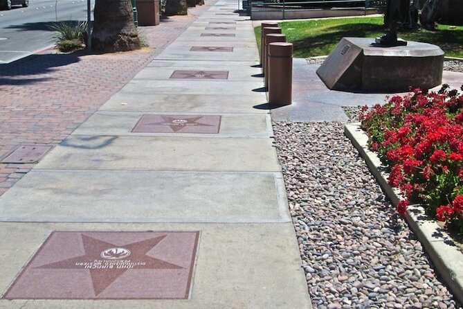 Palm Springs Scavenger Hunt: Palm Springs Art & Infamy - Pricing and Inclusions