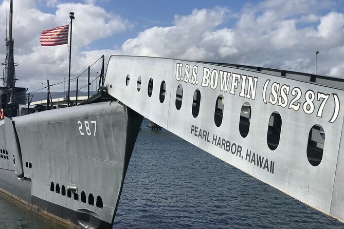 Pearl Harbor Tour Arizona Memorial and USS Bowfin - Exploring the USS Bowfin Submarine