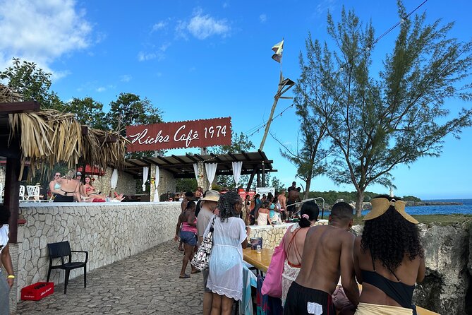 Private 7 Miles Negril Beach and Ricks Cafe Tour - Onboard Amenities