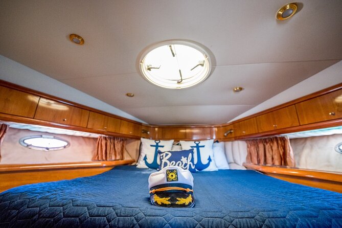 Private Luxury Yacht Tour to Balandra Beach & Isla Espritu Santo - Accessibility Information