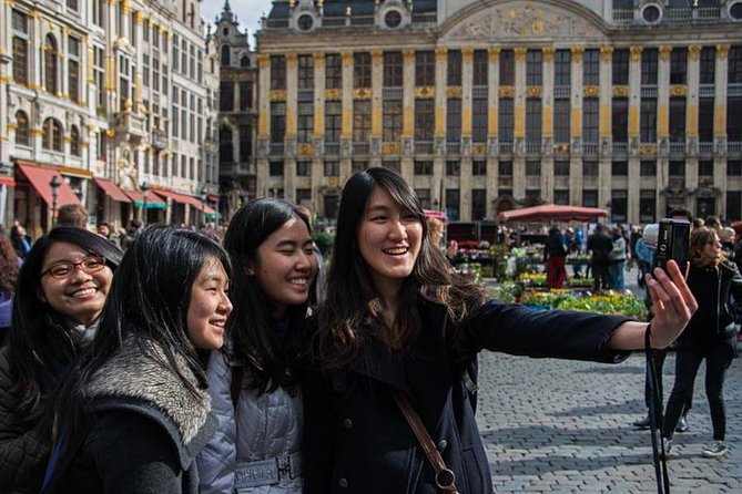 Private Photo Session With a Local Photographer in Ghent - Confirmation and Additional Info