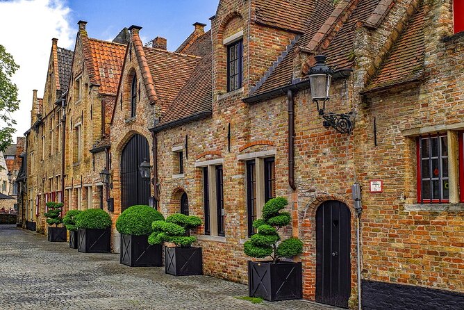 Private Roundtrip Transfer From Amsterdam to Bruges and Retun - Explore Bruges