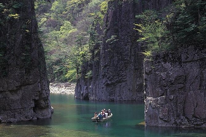 Private Sandankyo Valley Tour From Hiroshima With a Local Guide - Expectations and Additional Information